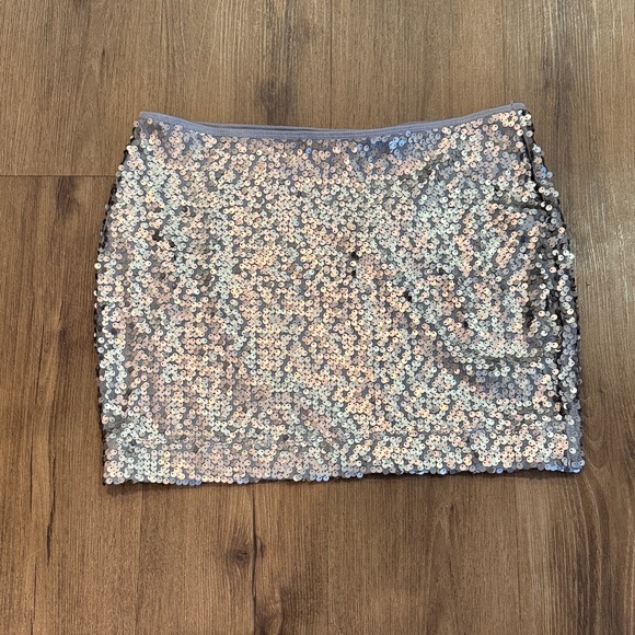 NWT Woman's Express Sequin Silver Mini Skirt. - Picture 3 of 6